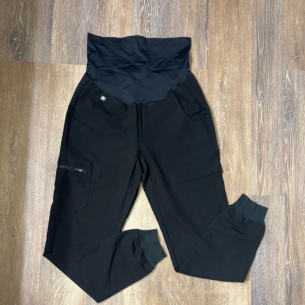 FIGS Black Maternity Jogger Scrub Pants